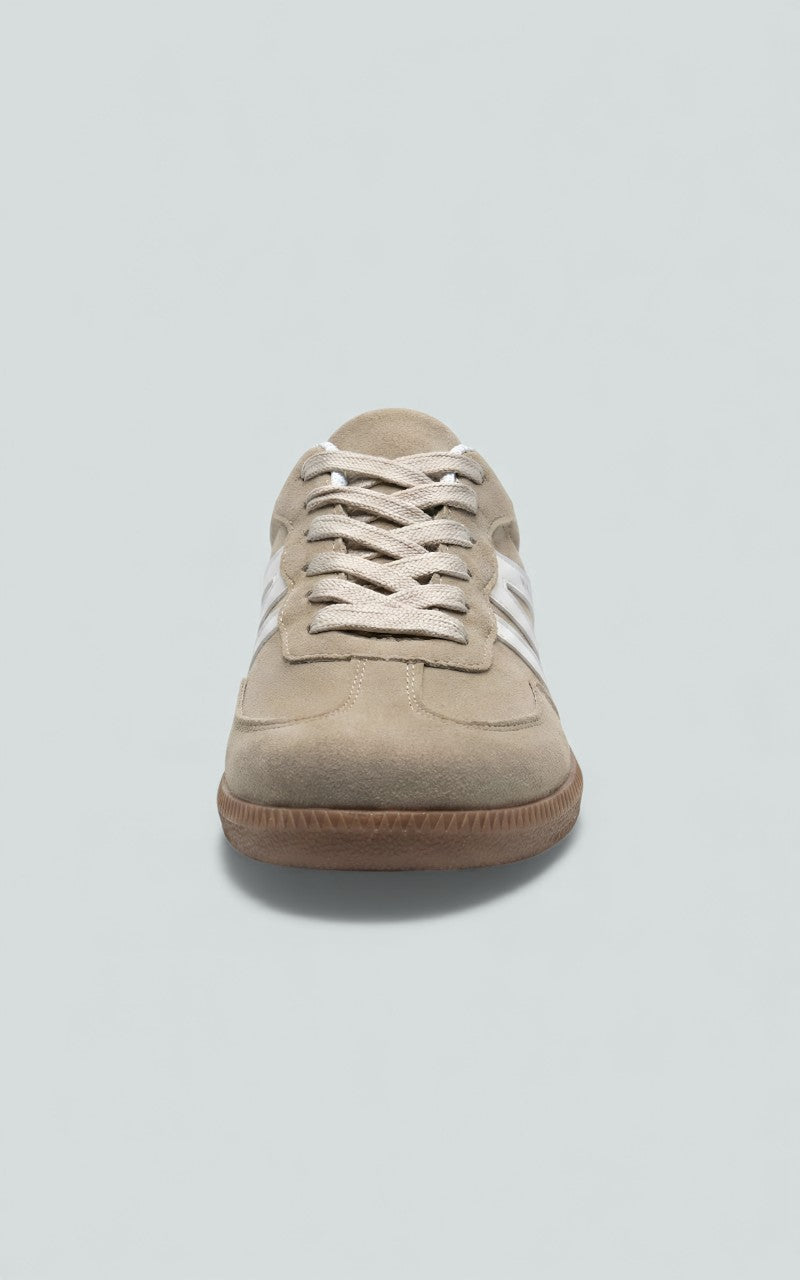Stonecourt Contrast Lace Sneakers